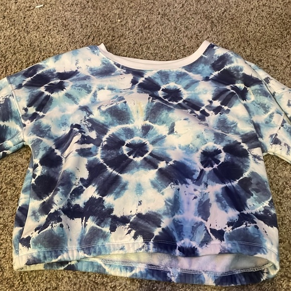 This is an old navy tie-dye shirt.Good for kids on a chilly day. - Picture 5 of 5